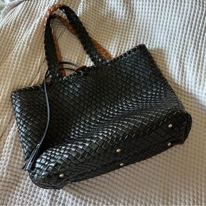 Basket woven tote bag